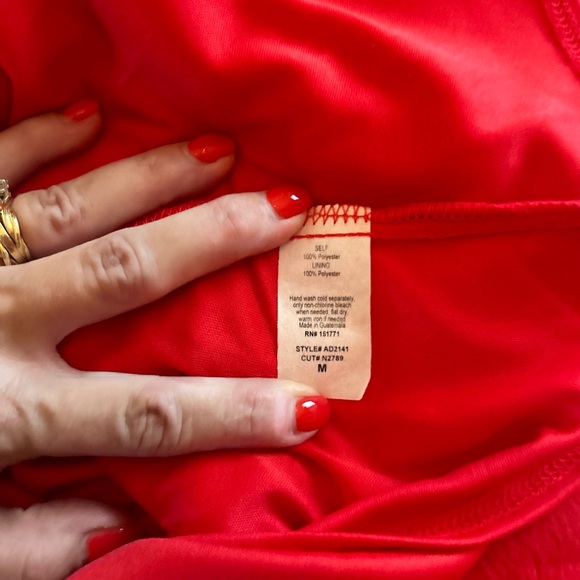 Gilli Red Sleeveless Scoop Neck Keyhole Back Shift Dress Size M - Picture 8 of 9